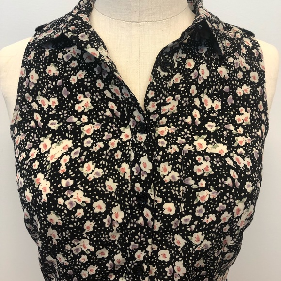 floral dress w buttons, collar - Picture 6 of 6